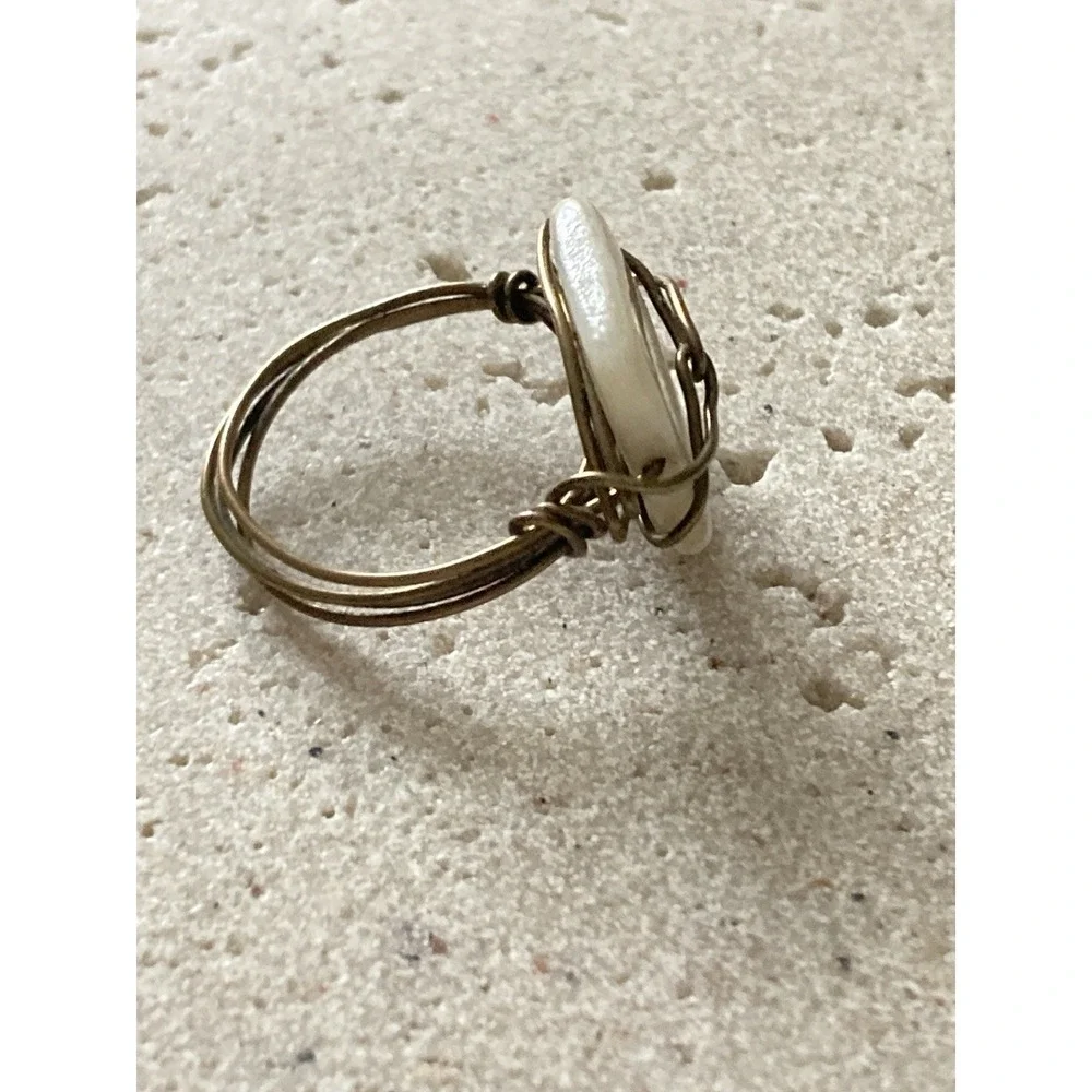 Handmade Wire Wrap Ring Size 7 Ivory Cream Bead‎ Brass Tone Boho Artisan Rustic